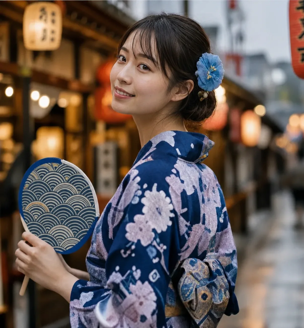 紺色の華やかな浴衣